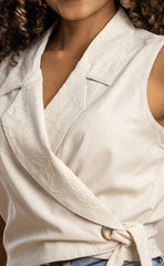 BLUSA SISA CRUZADA CON DETALLES BORDADOS Y ENTRECRUZADOS 6609