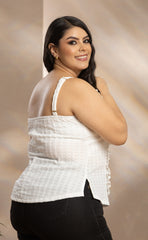 BLUSA PLUS SIZE EN TIRAS, CON DETALLES SUTILES EN BOLERO FRONTAL P707