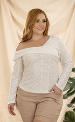 BLUSA PLUS SIZE EN OJALILLO Y ESCOTE CRUZADO P859