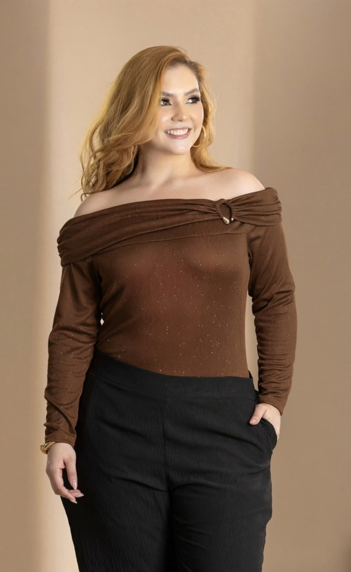 BODY DE HOMBROS DESCUBIERTOS CON HERRAJE P913