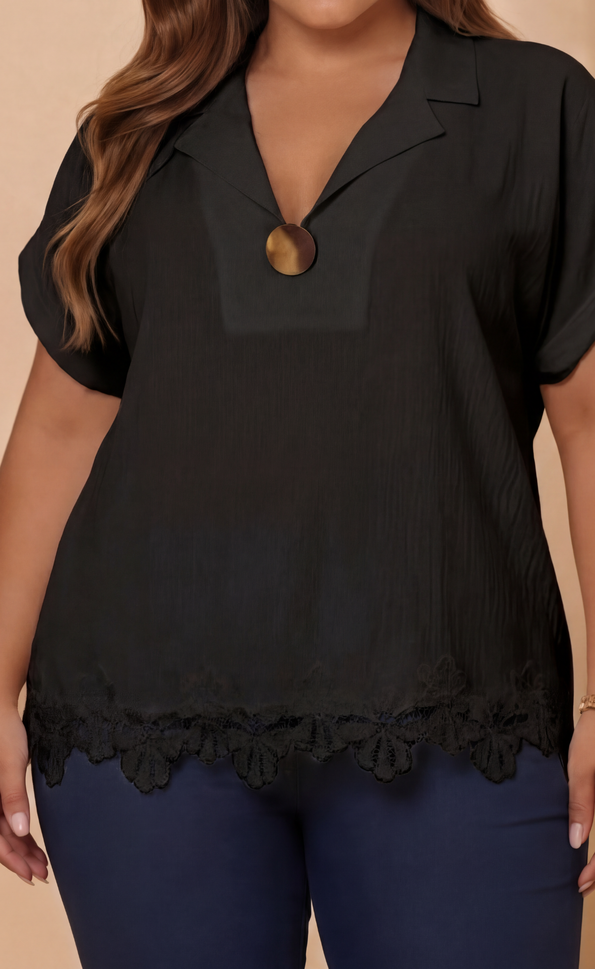 BLUSA PLUS SIZE CON CUELLO SOLAPA Y DETALLE DE ENCAJE P906