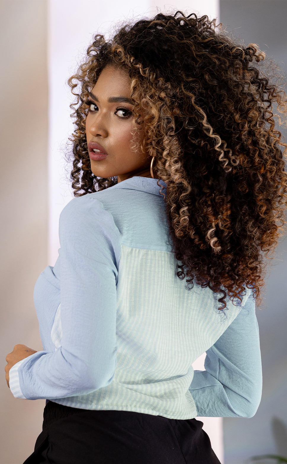 BLUSA CAMISERA EN RAYAS  COMBINADA 6708