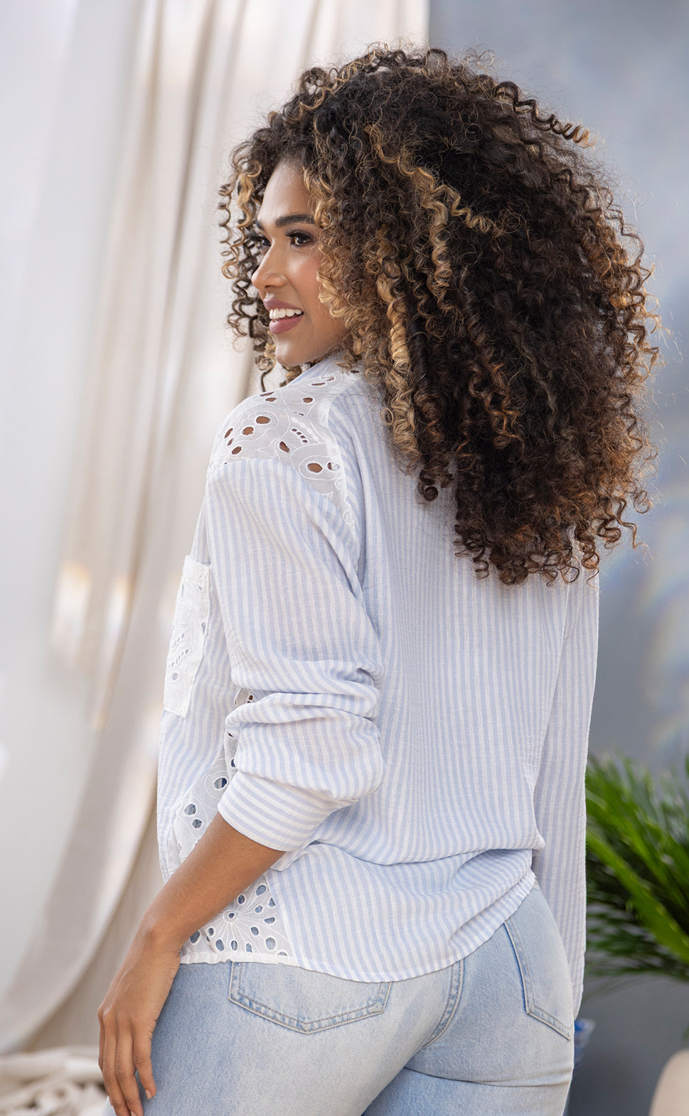 BLUSA CAMISERA A RAYAS COMBINADO CON OJALILLO 6715