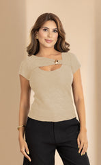 BLUSA TEXTURIZADA CON DETALLE EN EL ESCOTE 6887