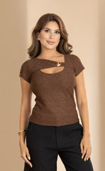 BLUSA TEXTURIZADA CON DETALLE EN EL ESCOTE 6887