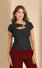 BLUSA TEXTURIZADA CON DETALLE EN EL ESCOTE 6887