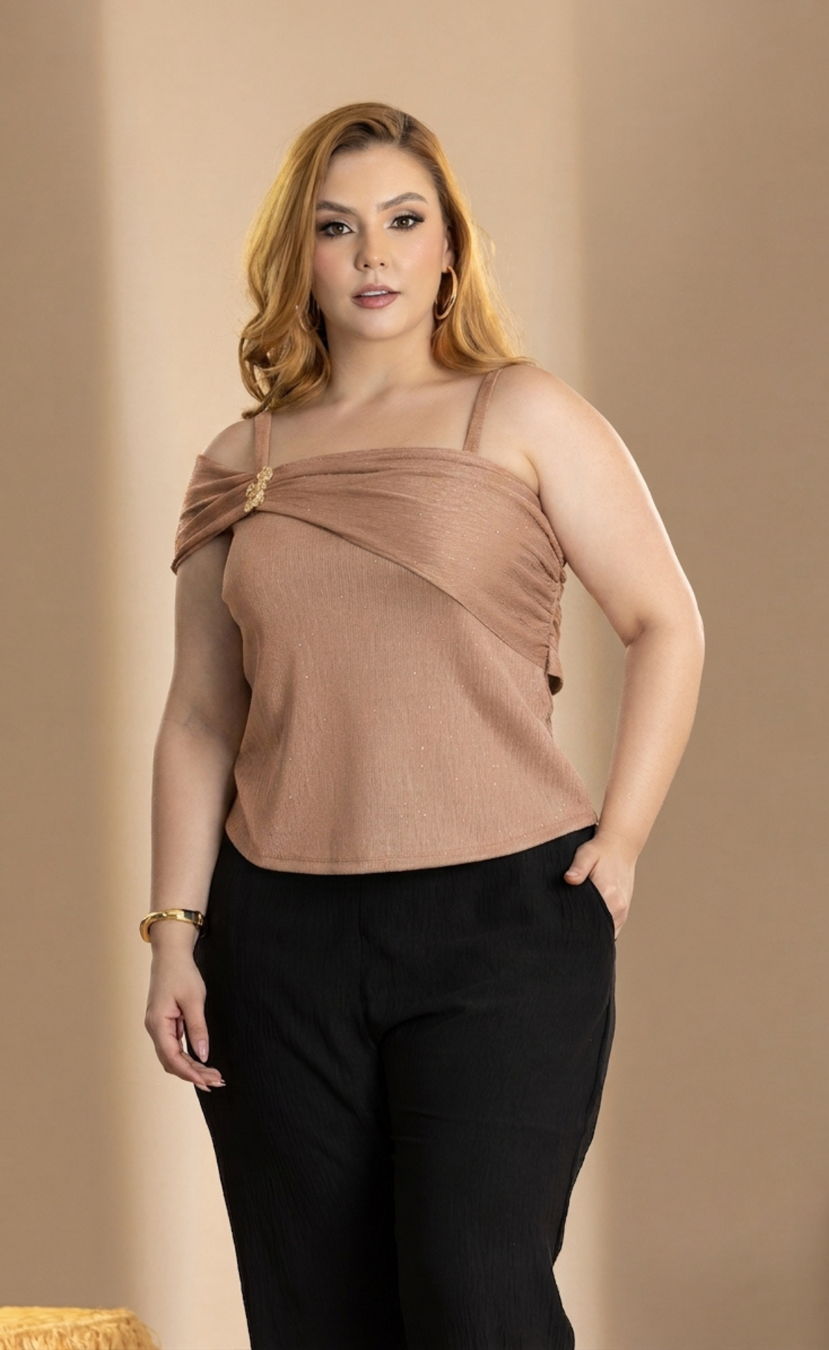 BLUSA CON DRAPADO CRUZADO ELEGANTE HEBILLA DORADA P945