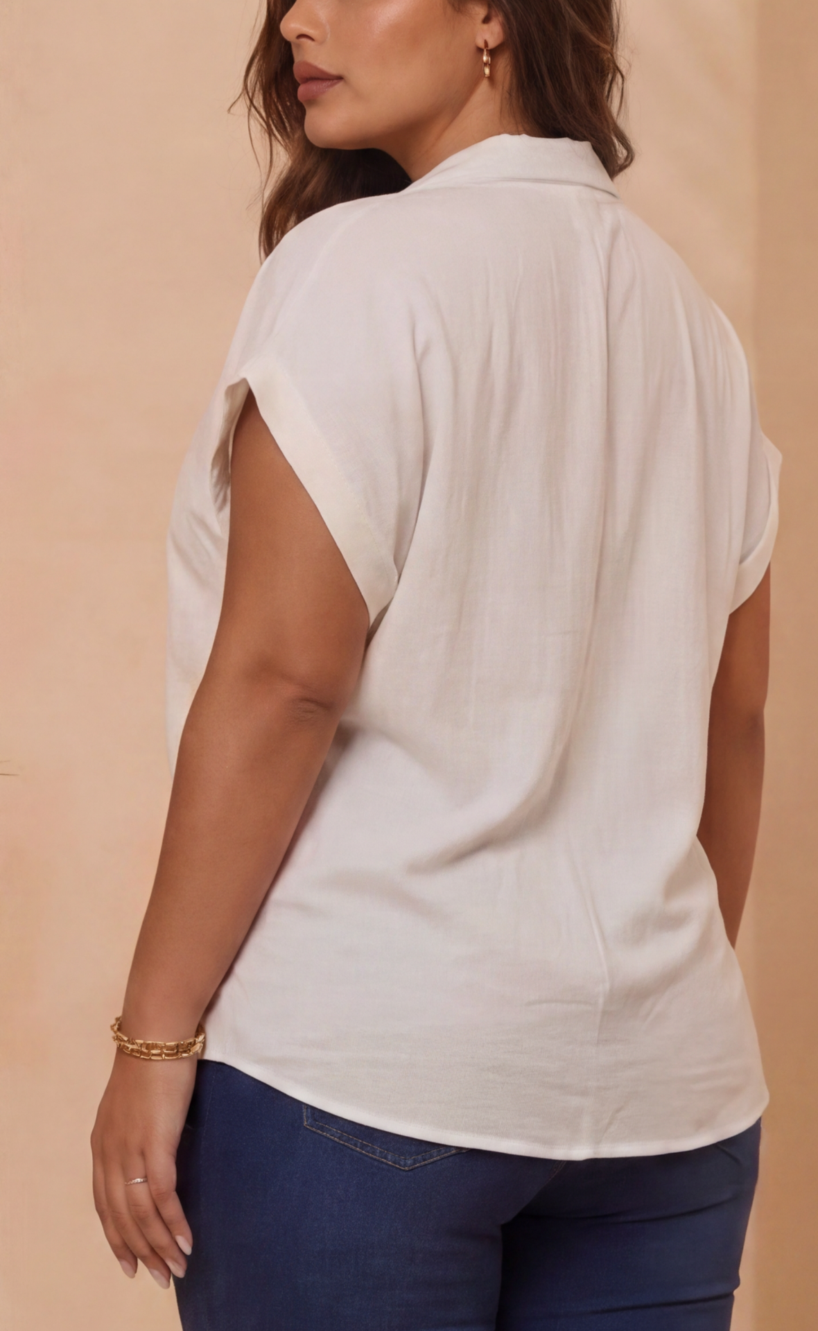 BLUSA PLUS SIZE CON CUELLO SOLAPA Y DETALLE DE ENCAJE P906