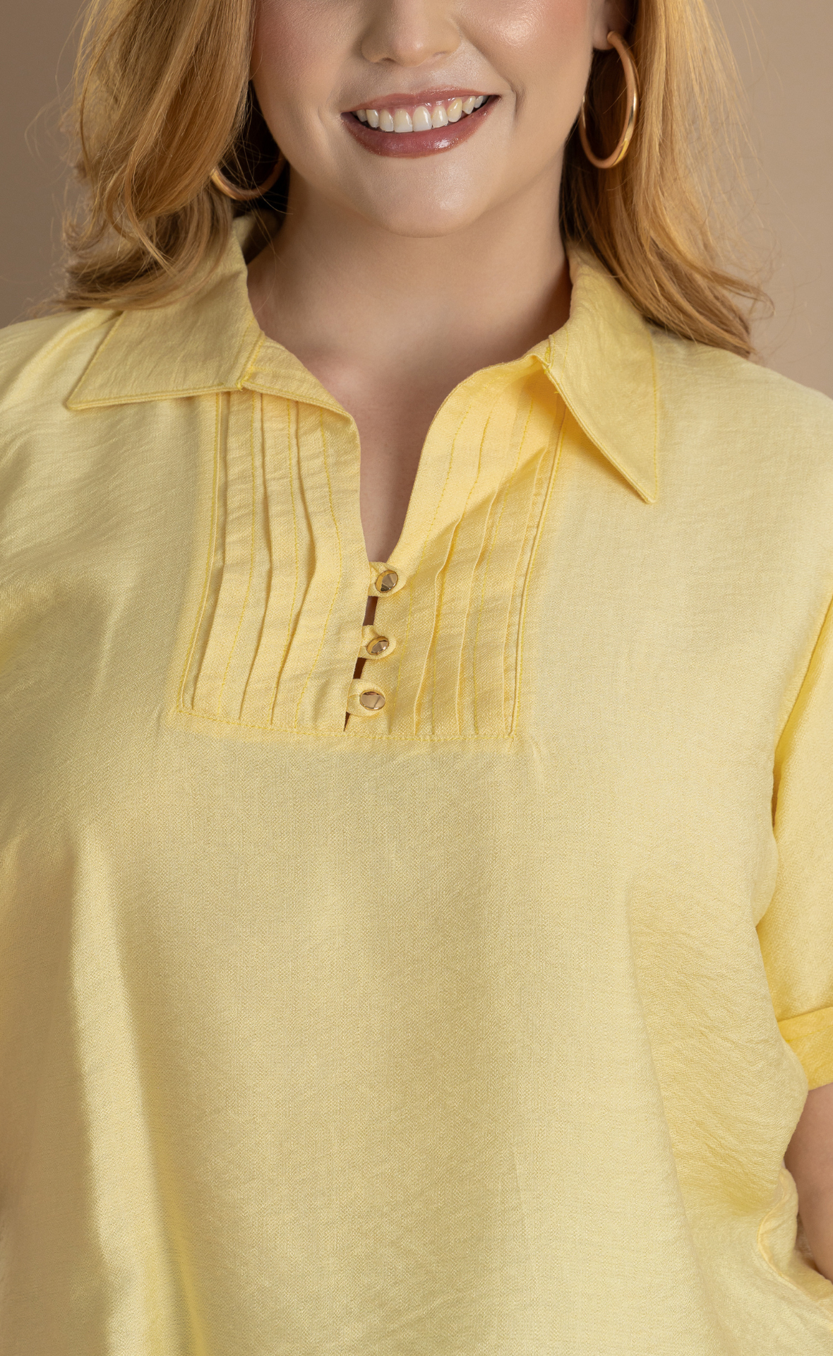 BLUSA PLUS SIZE CON CUELLO CAMISERO Y ALFORZAS P908