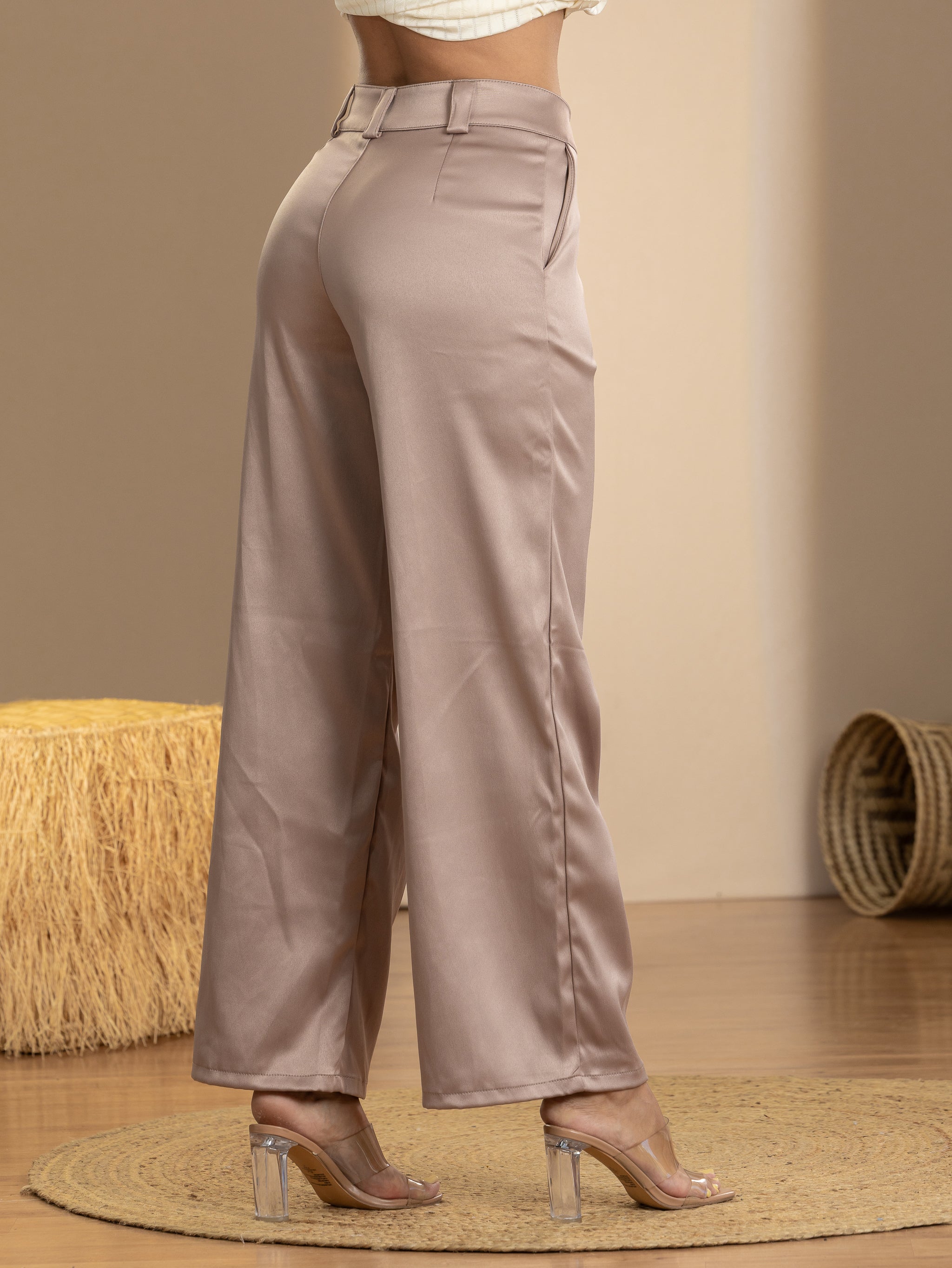 PANTALÓN ELEGANTE EN SATÍN CON BOTÓN METÁLICO 6955