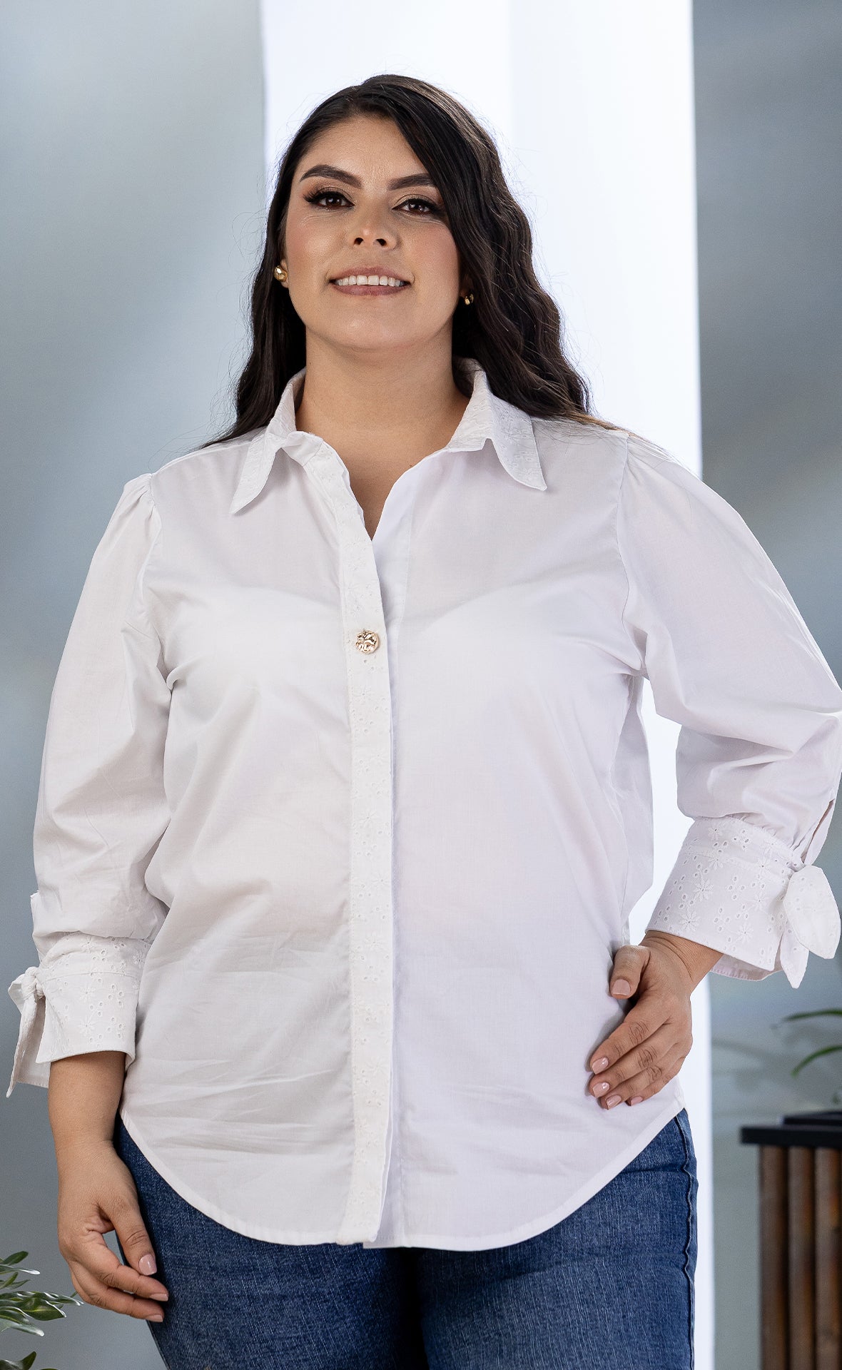 CAMISERA PLUS SIZE MANGA LARGA CON OJALILLO P749