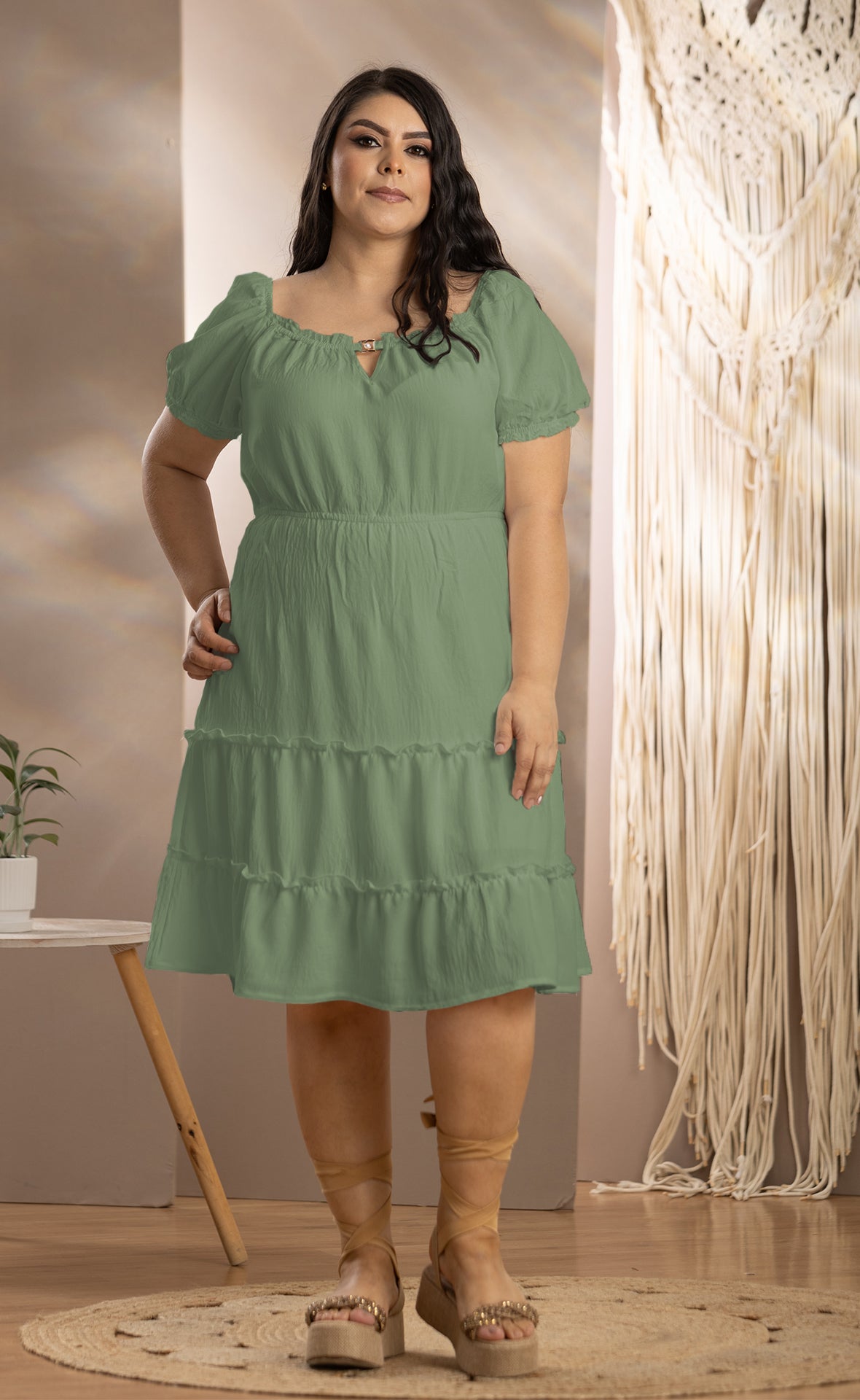 VESTIDO CORTO PLUS SIZE CUELLO BANDEJA P724