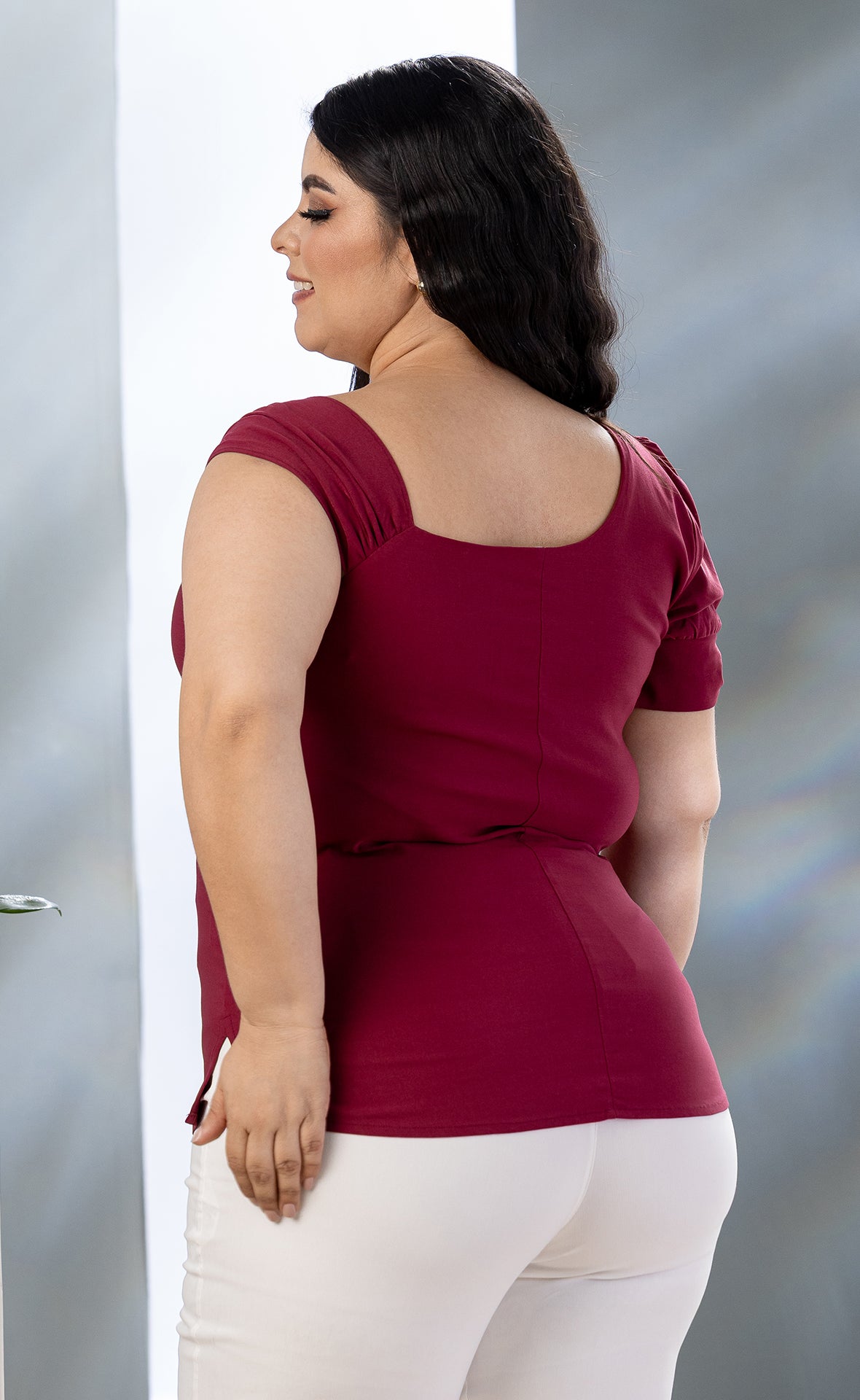 BLUSA PLUS SIZE CON MANGA CORTA Y TIRANTE CON HERRAJE P747