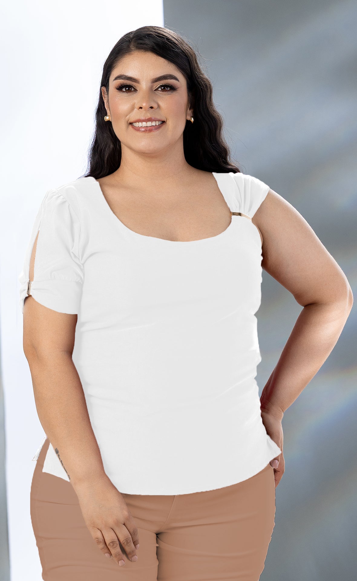 BLUSA PLUS SIZE CON MANGA CORTA Y TIRANTE CON HERRAJE P747