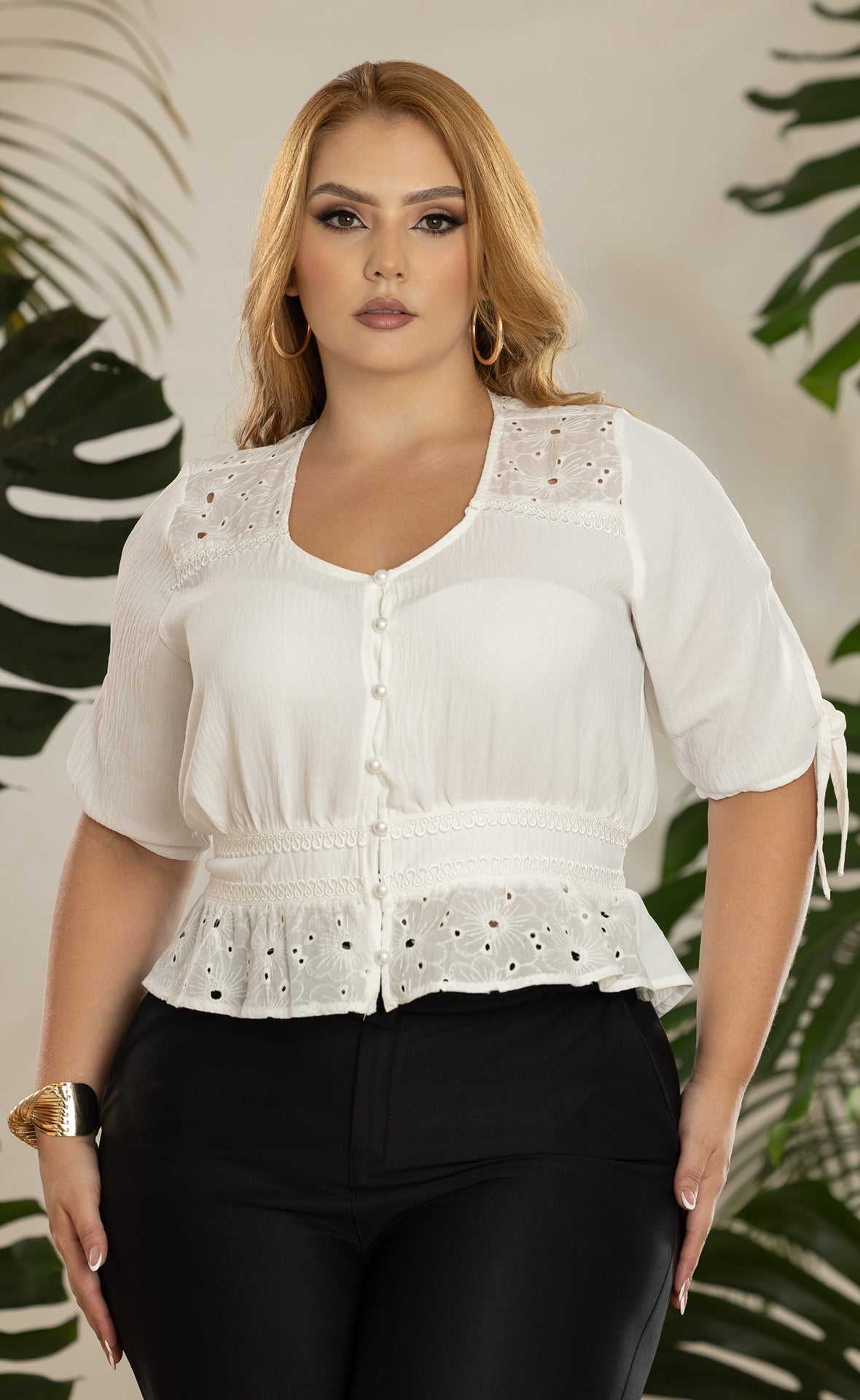 BLUSA PLUS ENCAGES Y OJALILLO P858