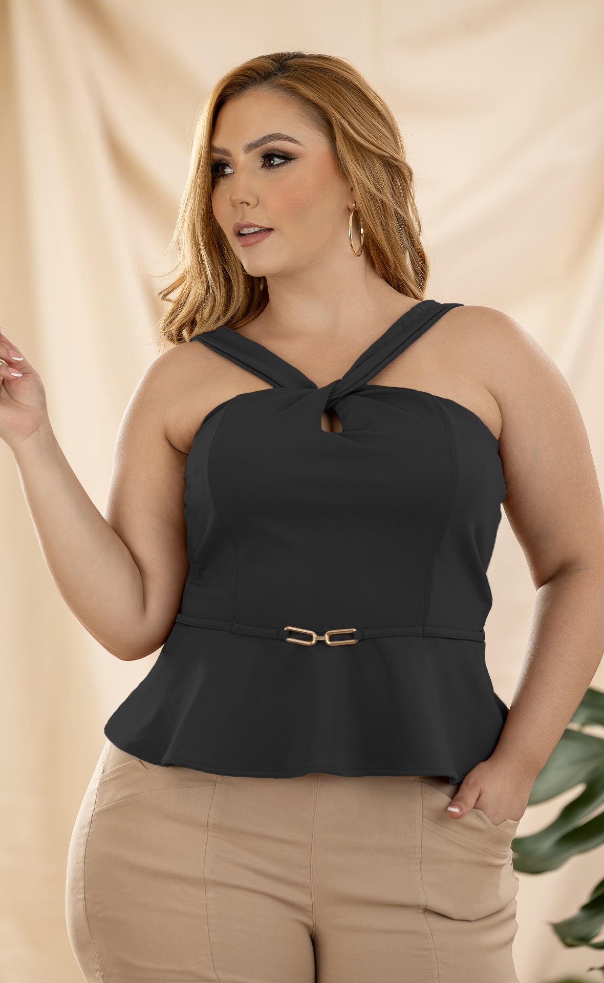 BLUSA PLUS ELEGANTE CON ESCOTE CRUZADO Y DETALLE DE CINTURON P868
