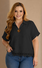 BLUSA PLUS SIZE CON CUELLO SOLAPA Y DETALLE DE ENCAJE P906